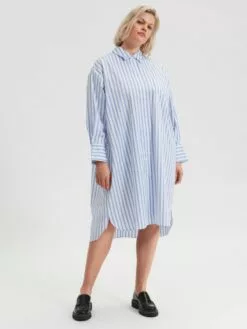 Puseromekko 'Dora' 11 Puseromekko 'Dora' -Selected Femme Myymälä d379e755fd662f1def42b72c49b7d37a